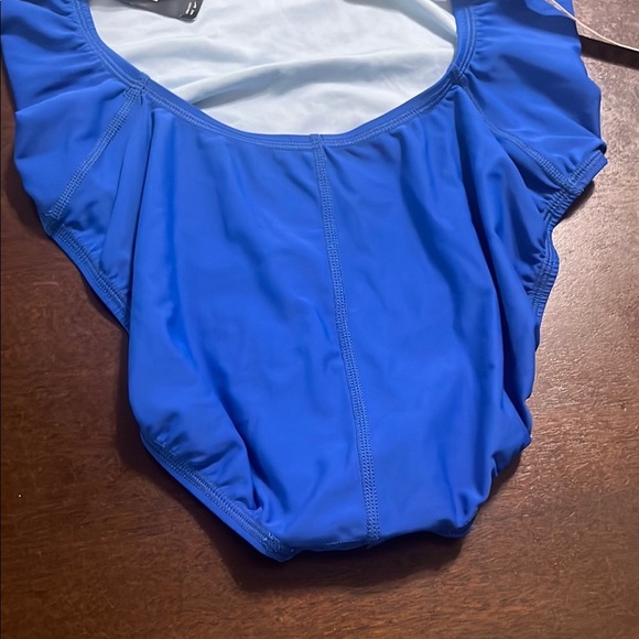 Nike Women's Fastback One Piece Swimsuit - Picture 8 of 10